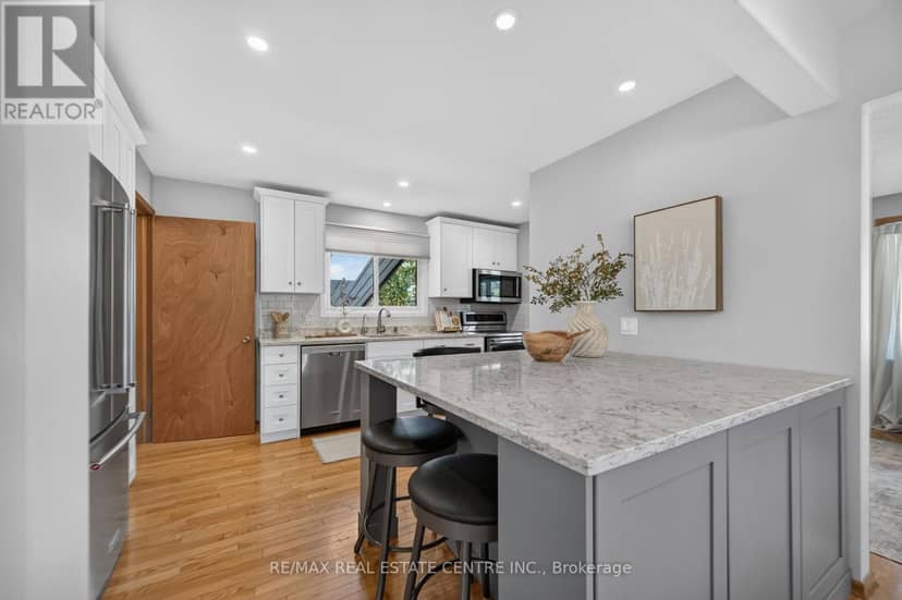 107 Laurentian Drive — photo 10 of 40