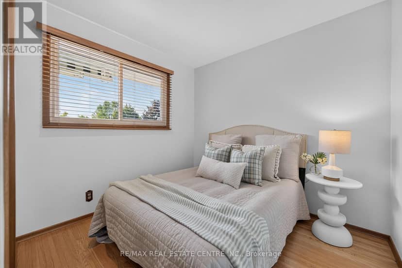 107 Laurentian Drive — photo 18 of 40