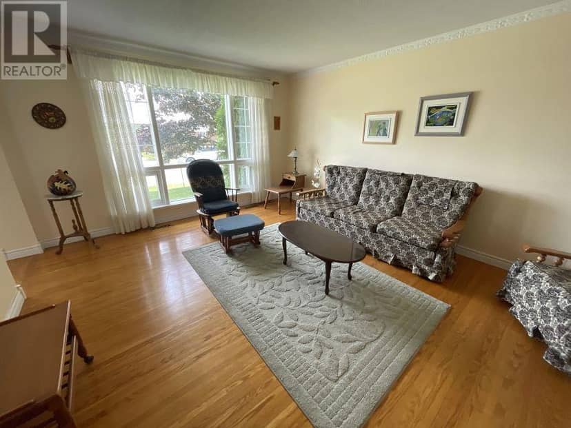 66 Dieppe AVE — photo 12 of 35