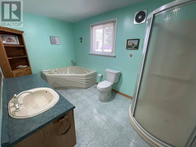 66 Dieppe AVE — photo 14 of 35