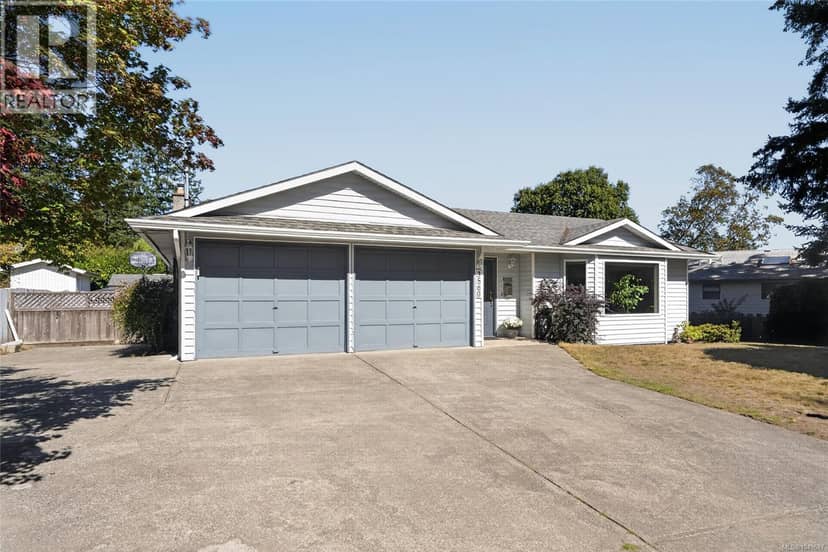 3560 Falcon Dr — photo 1 of 40