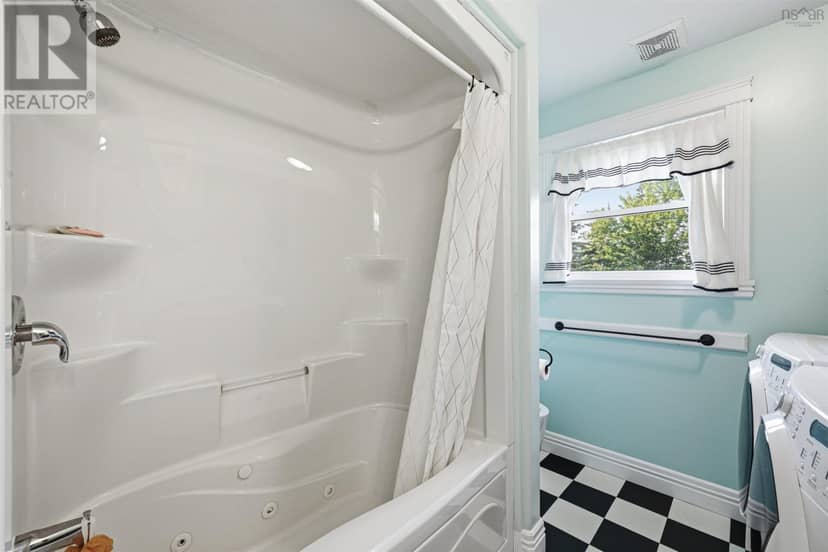 975 West Ship Harbour Road — photo 10 of 40