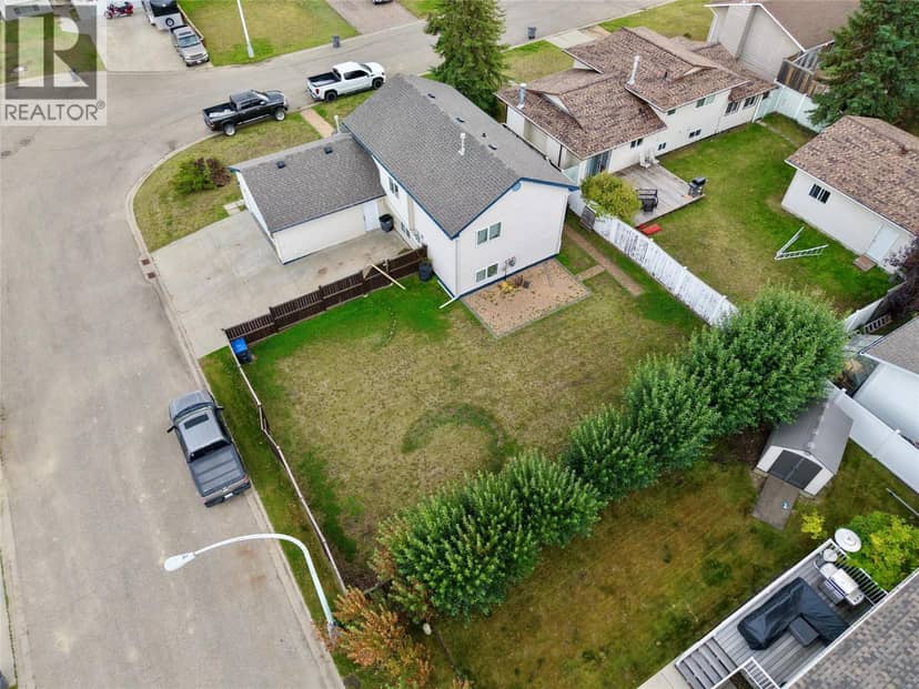 10717 Cyprus Court, Dawson Creek, photo 2