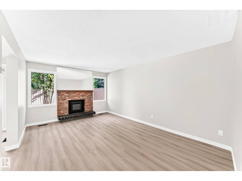 2343 139 AV NW — photo 15 of 40