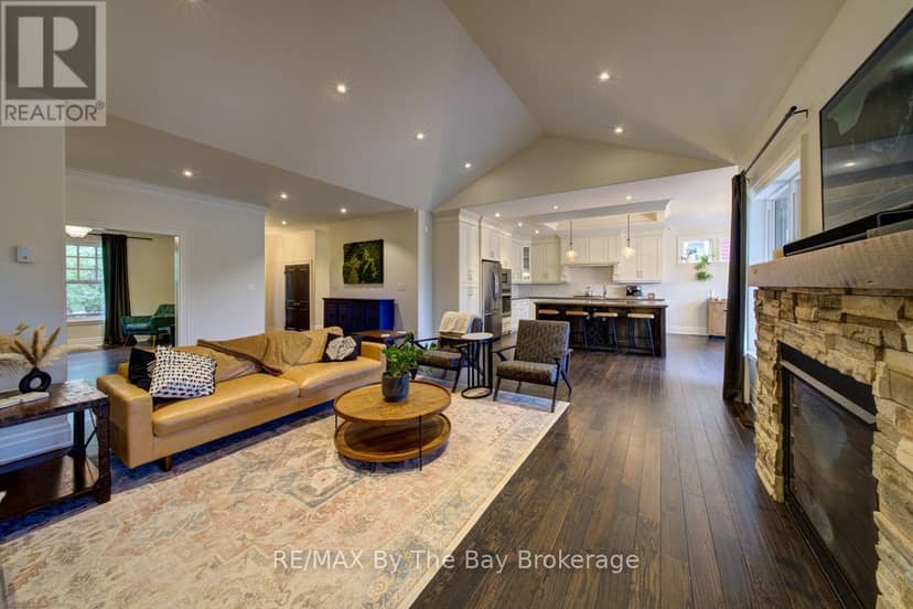 101 Stanley Street — photo 17 of 40