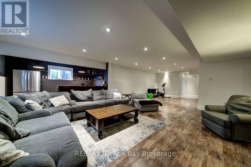 101 Stanley Street — photo 38 of 40