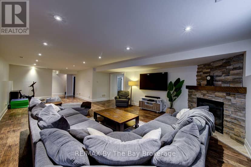 101 Stanley Street — photo 39 of 40