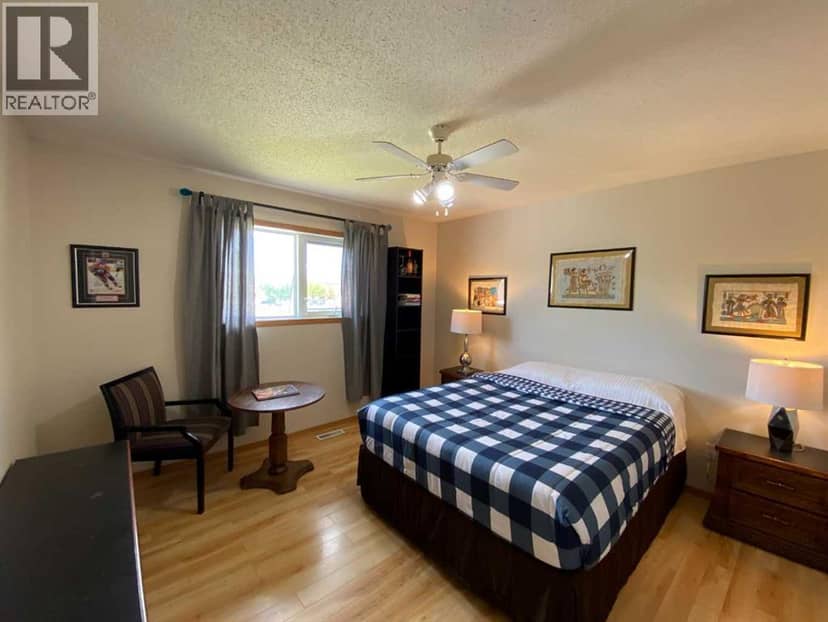52 Upland Drive W, Brooks, photo 7