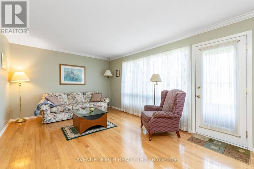 239 - 2270 Cotters Crescent — photo 13 of 37