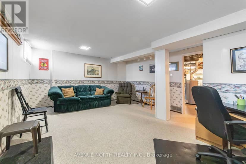239 - 2270 Cotters Crescent — photo 30 of 37