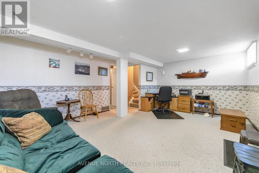 239 - 2270 Cotters Crescent — photo 31 of 37