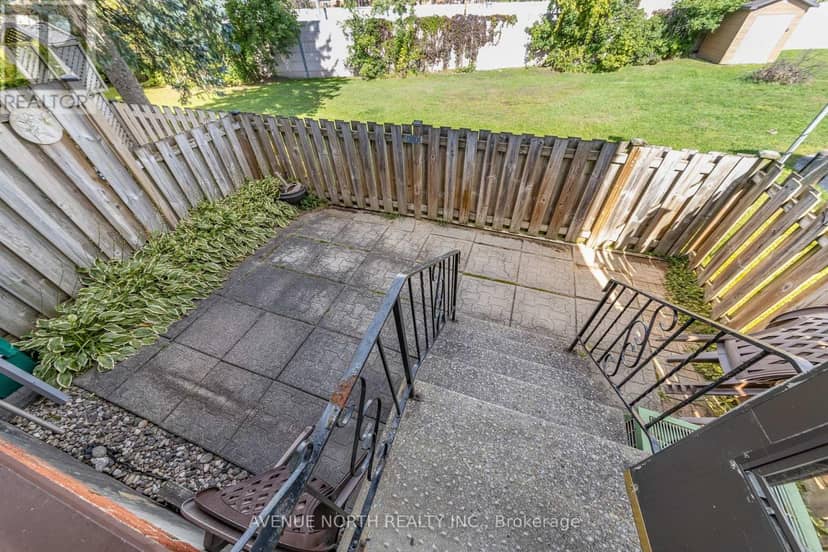 239 - 2270 Cotters Crescent — photo 33 of 37