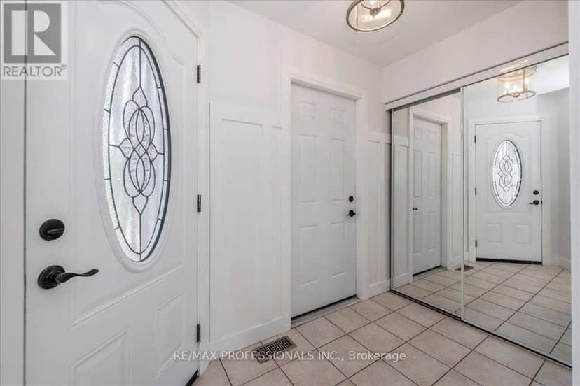 10 Corrie Crescent, Essa, photo 3