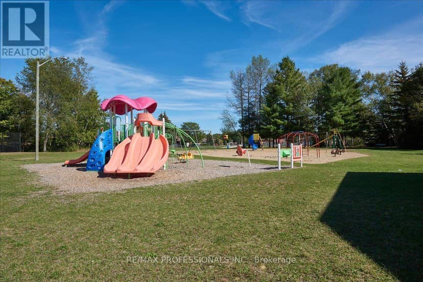 10 Corrie Crescent — photo 31 of 31