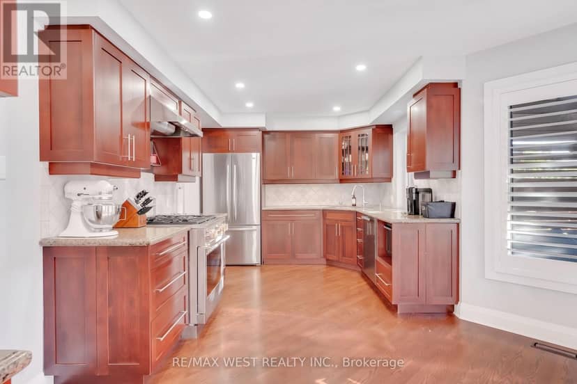 1136 Goodson Crescent — photo 7 of 17