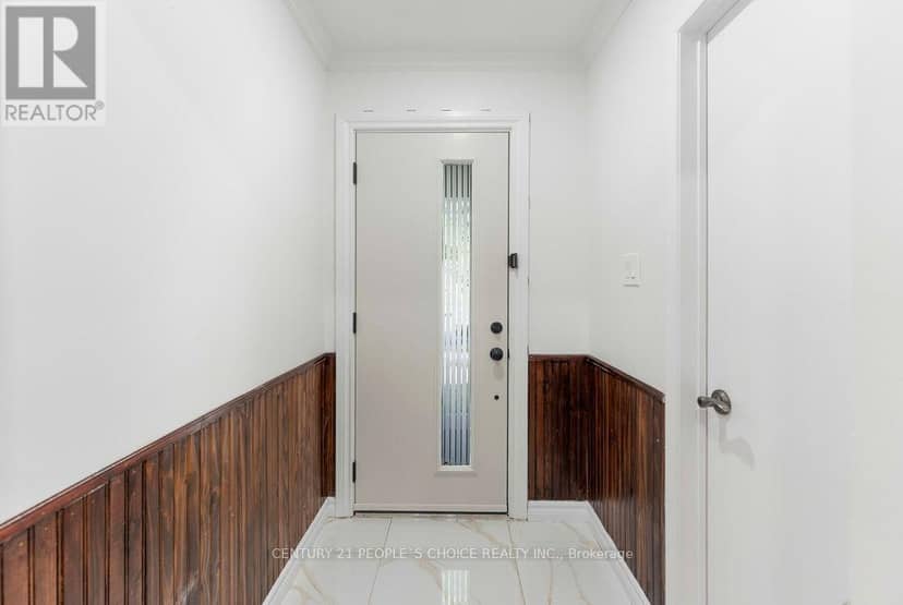 4053 Trapper Crescent — photo 3 of 40