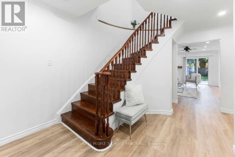 4053 Trapper Crescent — photo 4 of 40