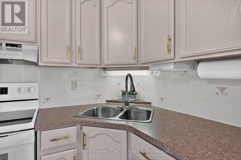 948 Smithside Court — photo 11 of 40