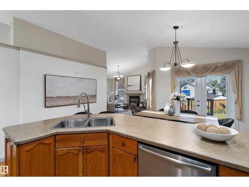 1046 Blackburn Cl SW — photo 16 of 40