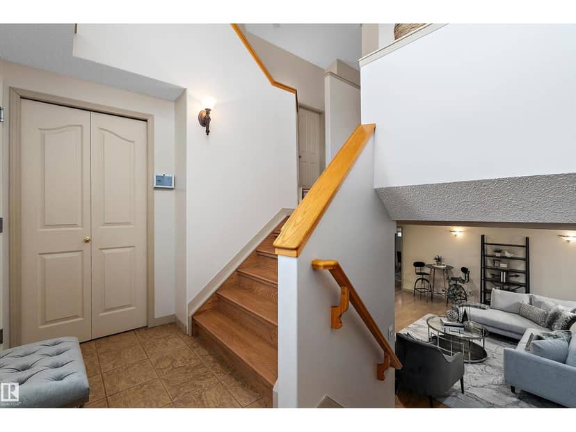 1046 Blackburn Cl SW, Edmonton, photo 3