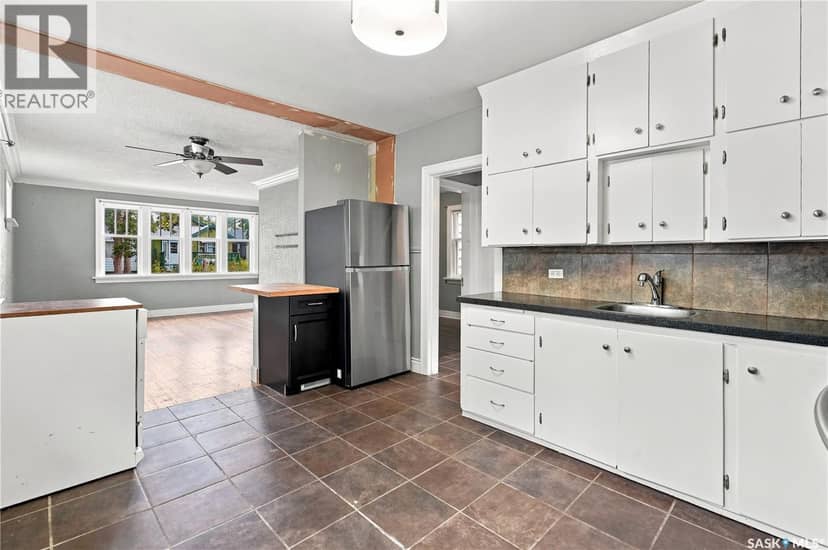 2250 Broder STREET — photo 9 of 27