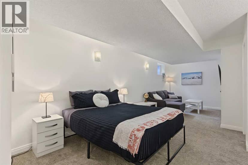 1707 23 Avenue SW — photo 22 of 40