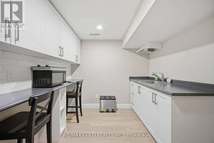 784 Douglas Street — photo 27 of 39