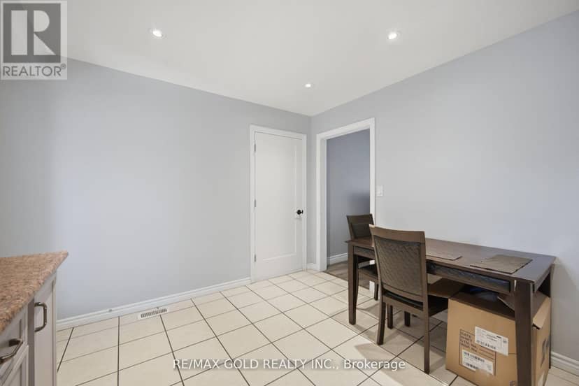 784 Douglas Street — photo 9 of 39