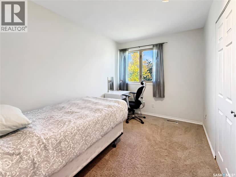 11033 Martin CRESCENT — photo 11 of 36