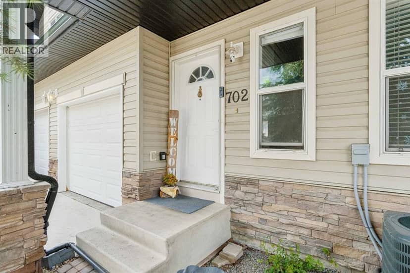 702, 760 Railway Gate SW, Airdrie, photo 2