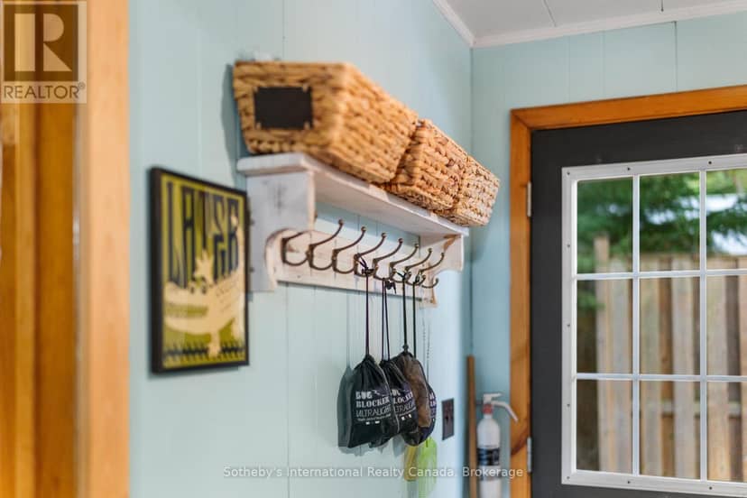 1054 Keysbury Drive — photo 15 of 40