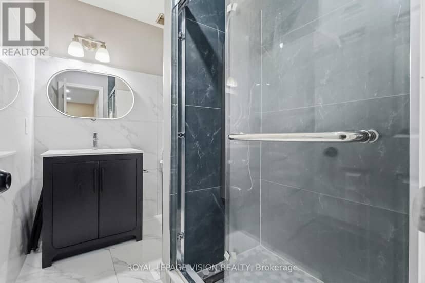 1815 Dalhousie Crescent — photo 8 of 28