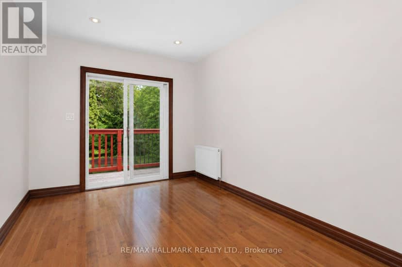 8 Davies Crescent — photo 16 of 40