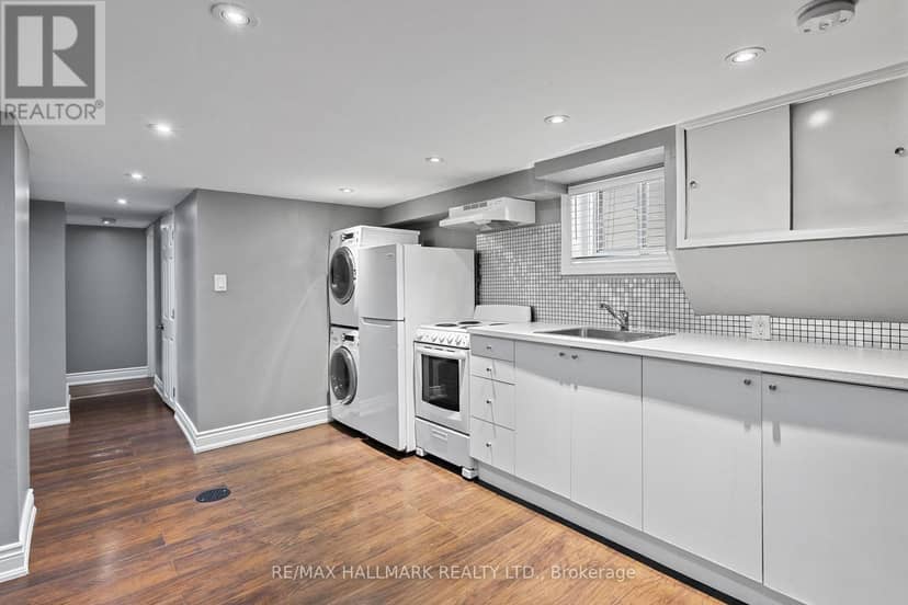 8 Davies Crescent — photo 18 of 40