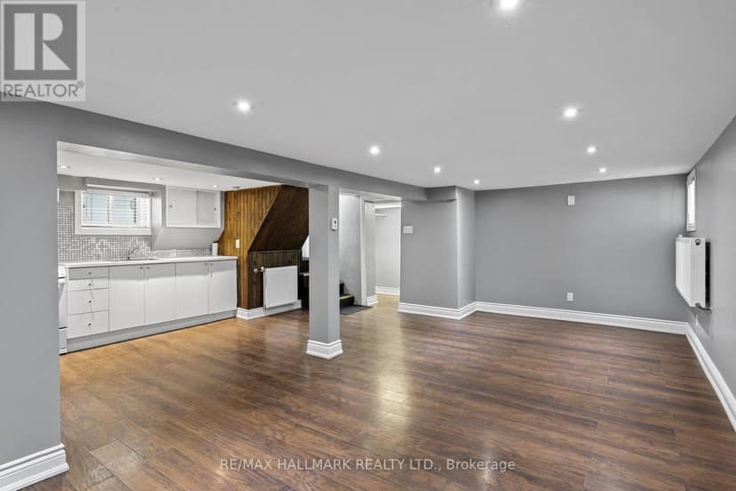 8 Davies Crescent — photo 21 of 40