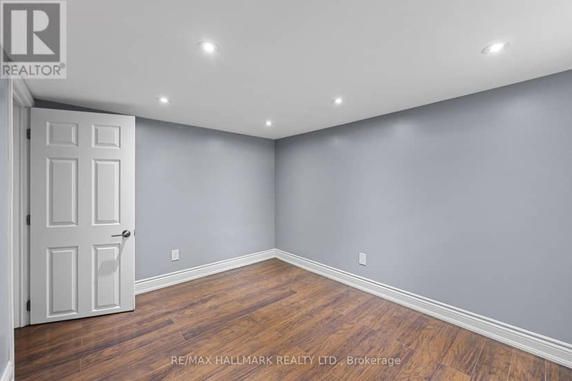 8 Davies Crescent — photo 24 of 40