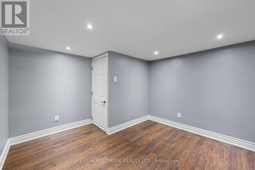 8 Davies Crescent — photo 26 of 40
