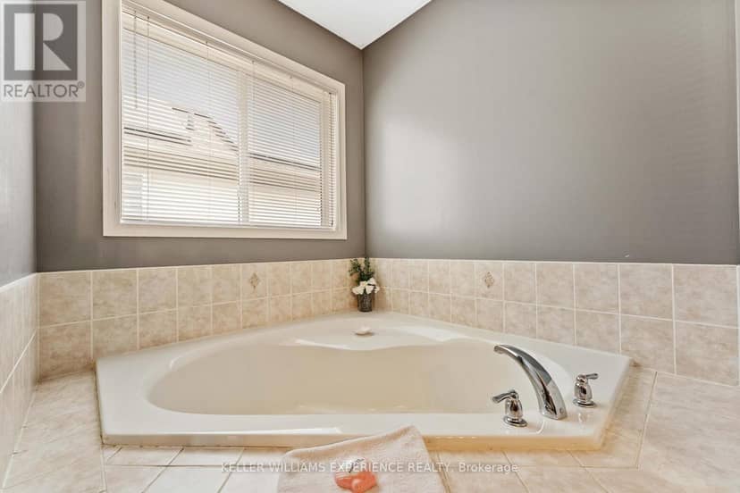 39 Stonemount Crescent — photo 21 of 40