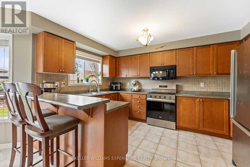 39 Stonemount Crescent — photo 11 of 40