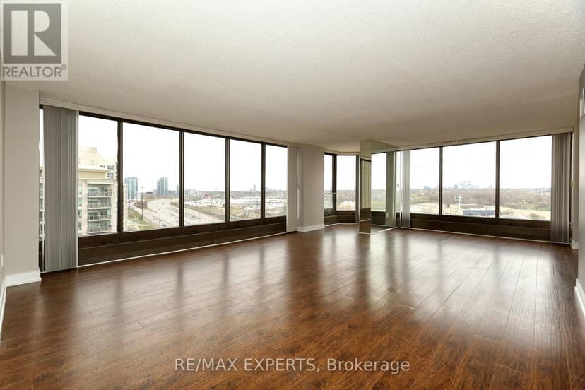 1609 - 2045 Lake Shore Boulevard — photo 15 of 40