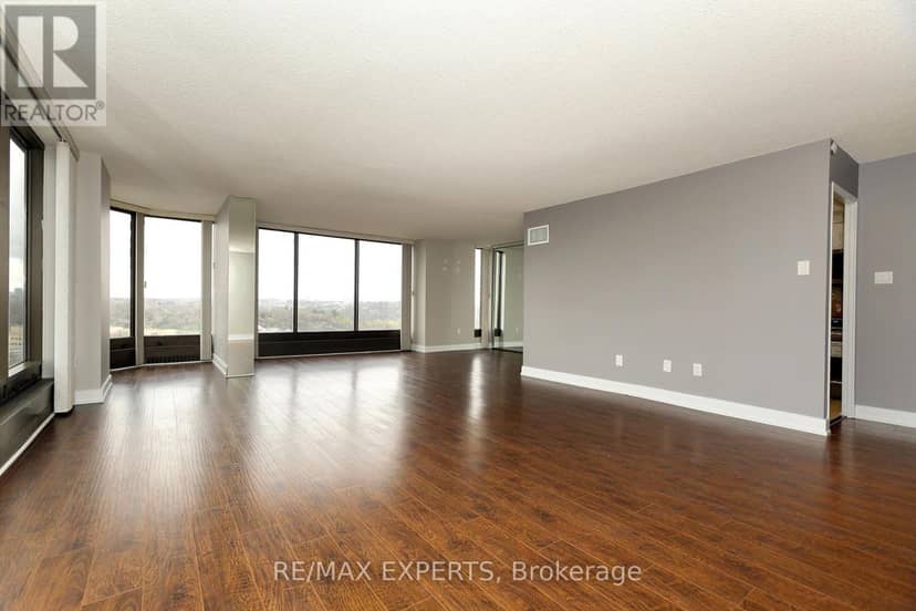 1609 - 2045 Lake Shore Boulevard — photo 17 of 40