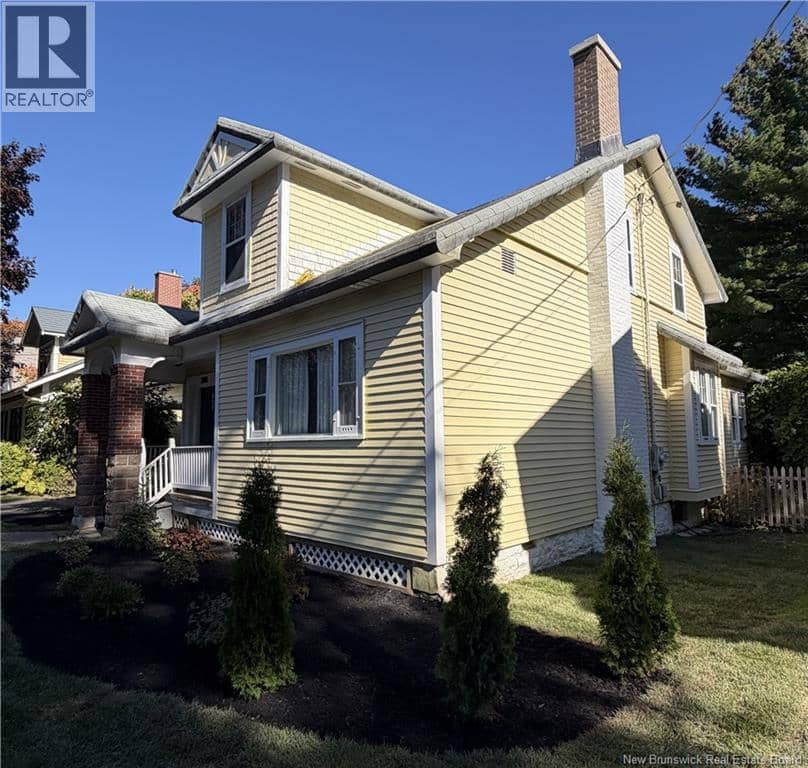 320 University Avenue — photo 2 of 40