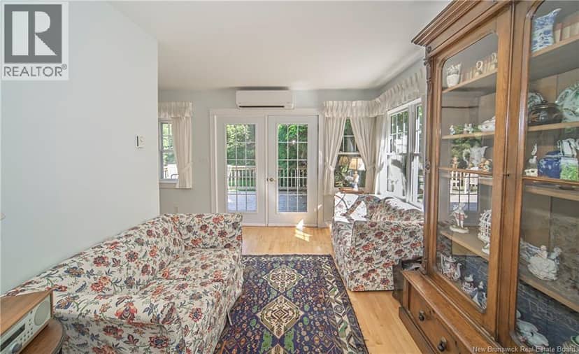 320 University Avenue — photo 11 of 40
