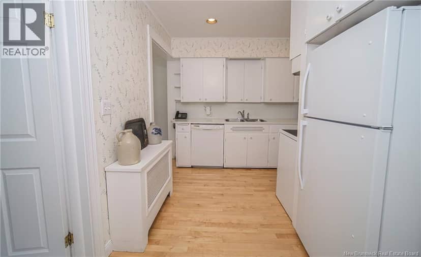 320 University Avenue — photo 18 of 40