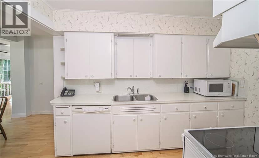 320 University Avenue — photo 15 of 40