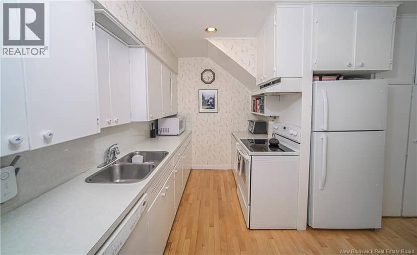 320 University Avenue — photo 16 of 40
