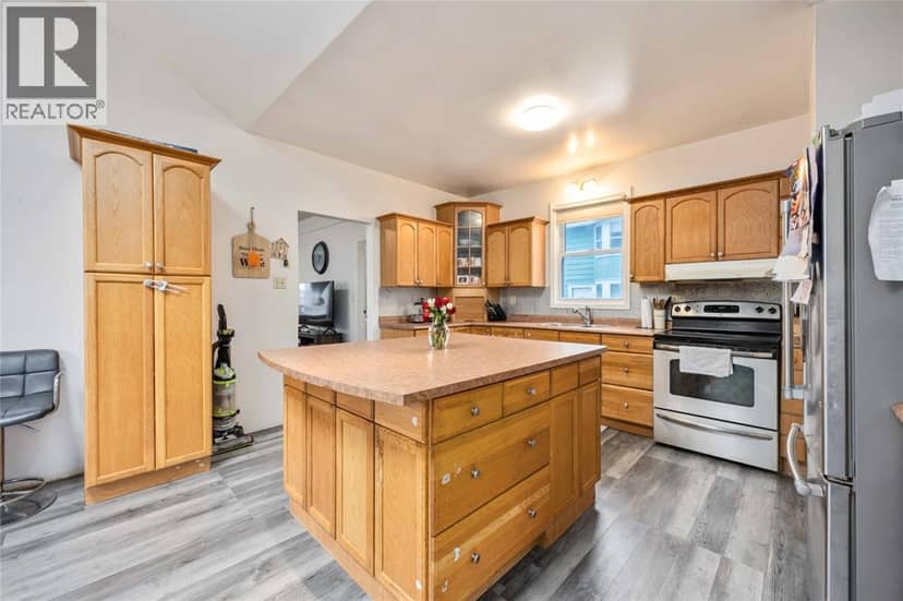 260 MITTON STREET South — photo 7 of 20