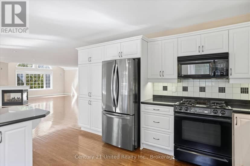 611 - 1742 Ravenwood Drive — photo 13 of 40