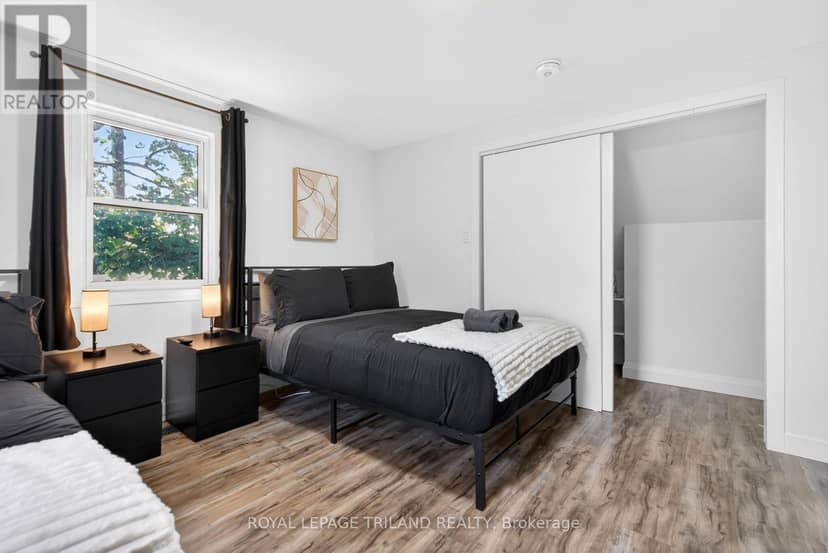 1223 Sunningdale Road E — photo 17 of 32