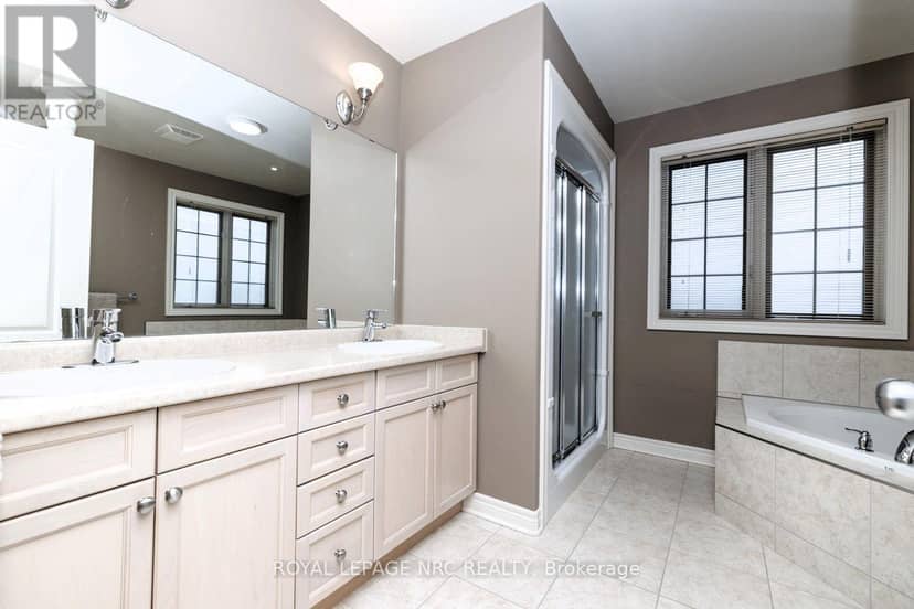 8394 Greenfield Crescent — photo 24 of 40